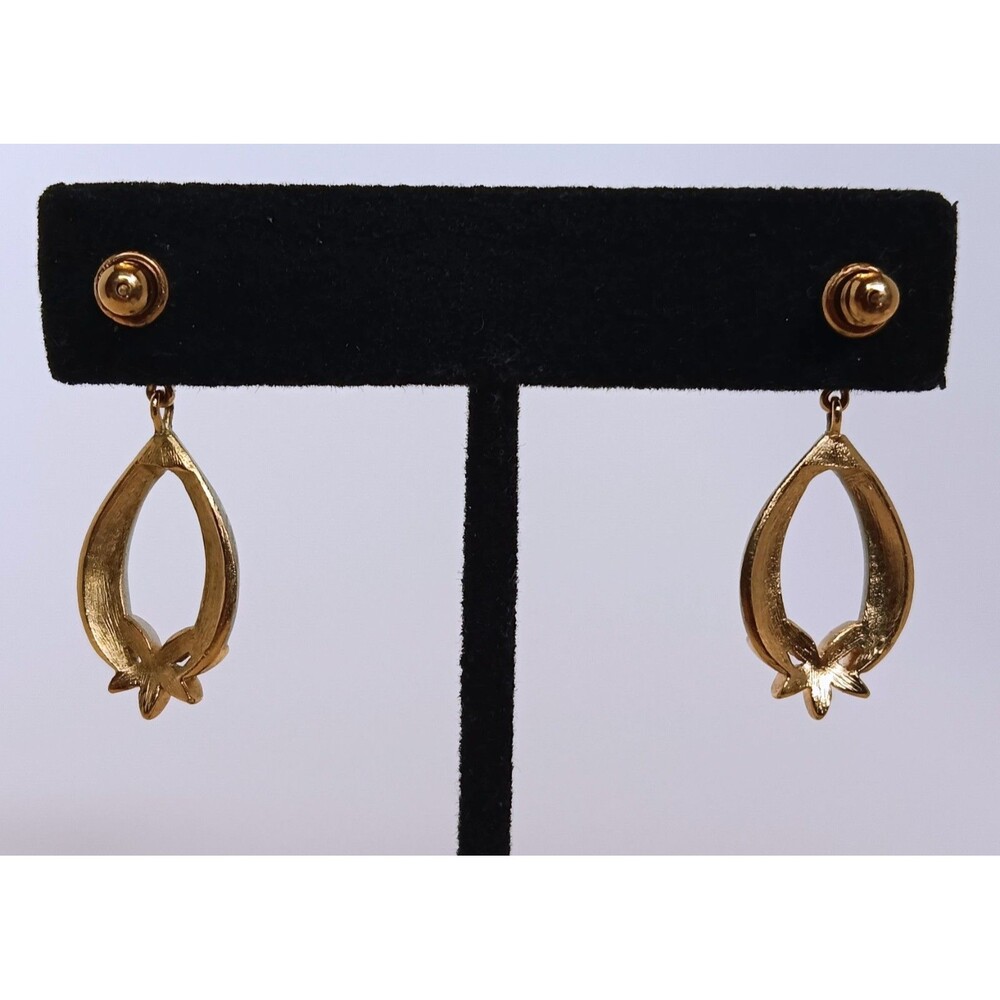 Vintage Crown Trifari White Enamel & Goldtone Dangle Earrings 1.25 in - Picture 10 of 16